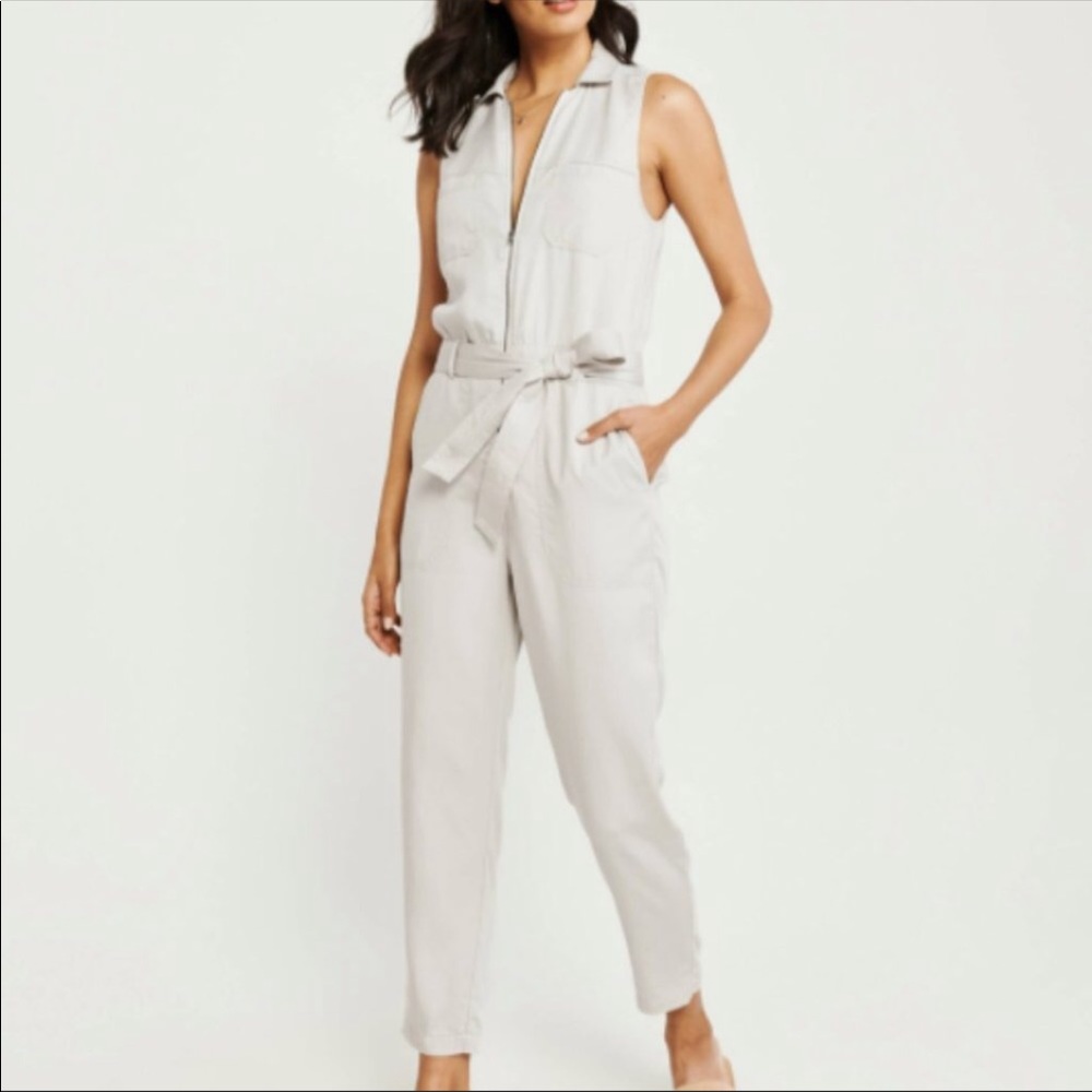 Abercrombie & Fitch Sleeveless Utility Jumpsuit SM